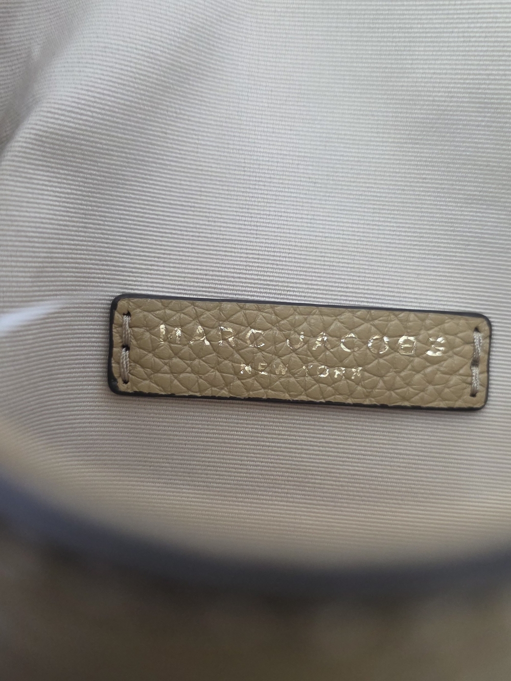 Marc Jacobs Pebbled Tan Leather Crossbody with Gold Logo - Picture 7 of 9